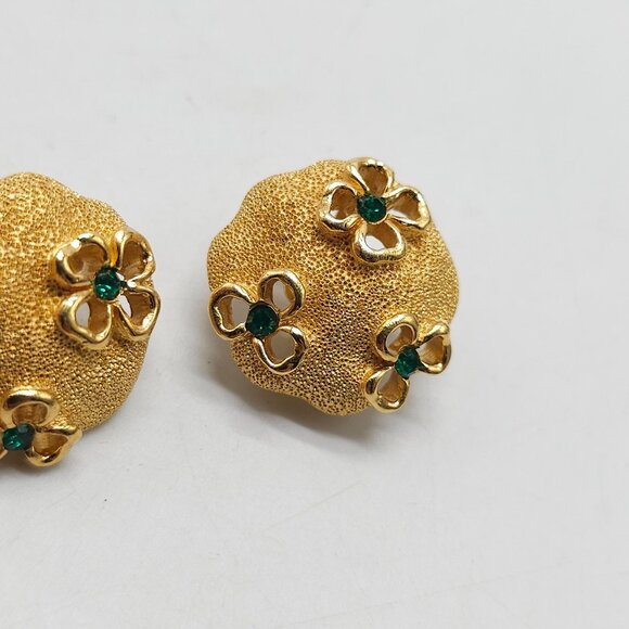 Vintage Trifari Gold Tone Flower Cut Out Earrings With Green Rhinestones - Picture 3 of 5